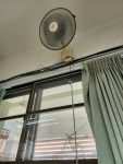 705教室電扇，線卡住，無法關閉。