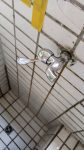 和平樓3樓910前，水槽的龍頭沒有固定